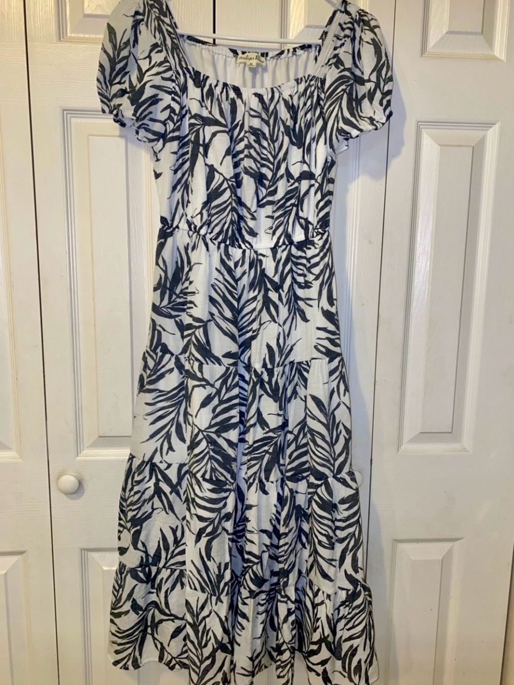 Indigo Rose Gray & White Leaf Print Dress